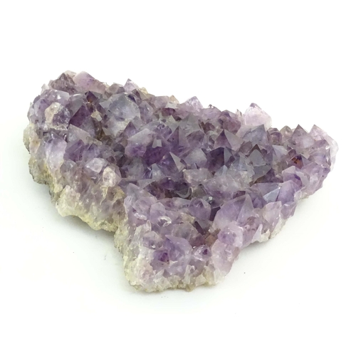 1063 - Natural History / Geology Interest: An amethyst specimen. Approx. 2