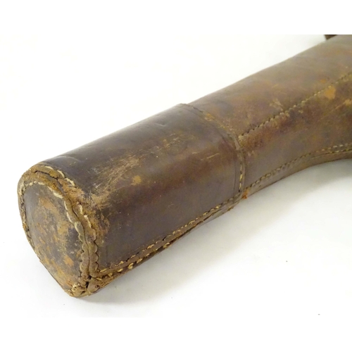 1262 - A late Victorian 'Leg o' Mutton' gun case, of leather construction, the interior with central divisi... 