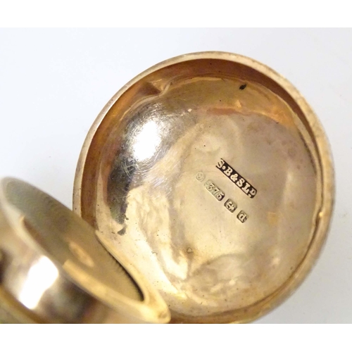 793 - A 9ct gold sovereign case hallmarked Birmingham 1903, maker S. Blanckensee & Son Ltd. Approx. 1 3/4