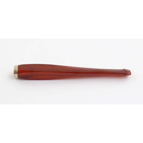 1070 - An Art Deco amber coloured cheroot holder with white metal mount. Approx. 4