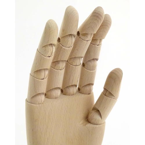 1078 - An artist's wooden articulated lay hand. Approx. 12