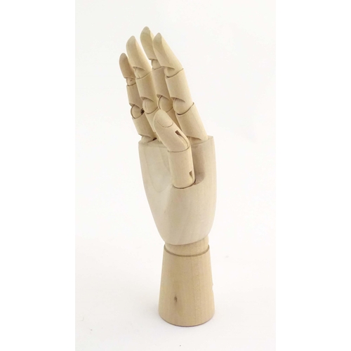 1079 - An artist's wooden articulated lay hand. Approx. 7