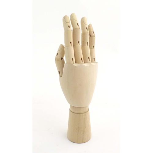 1079 - An artist's wooden articulated lay hand. Approx. 7