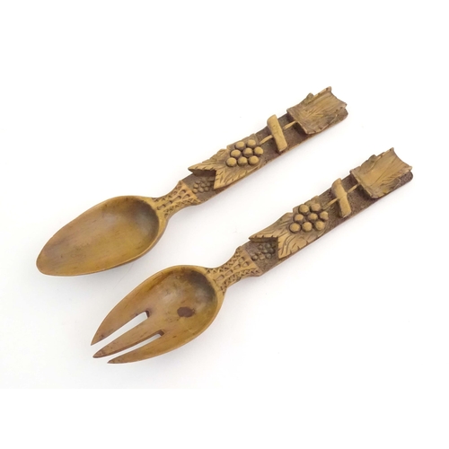 1094 - A pair of Continental carved wooden serving spoons / salad servers with stylised fruiting vine decor... 