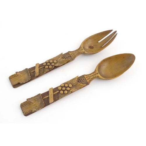 1094 - A pair of Continental carved wooden serving spoons / salad servers with stylised fruiting vine decor... 