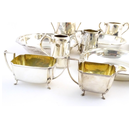 553 - Assorted silver plated wares to include a scallop shell formed butter dish, two cased christening se... 