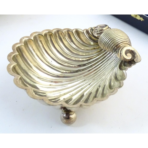 553 - Assorted silver plated wares to include a scallop shell formed butter dish, two cased christening se... 