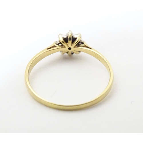 580 - A 18ct gold ring set with diamond cluster to top. Ring size approx. Q 1/2