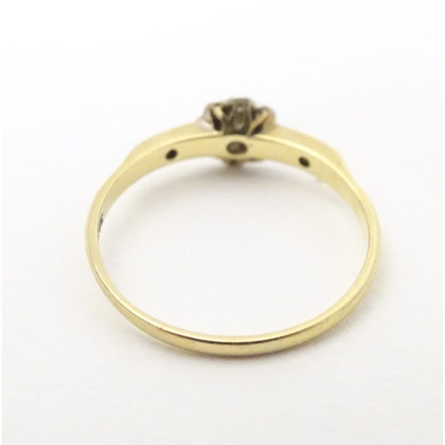 608 - An 18ct gold ring with 12 platinum set diamonds. Ring size approx. Q