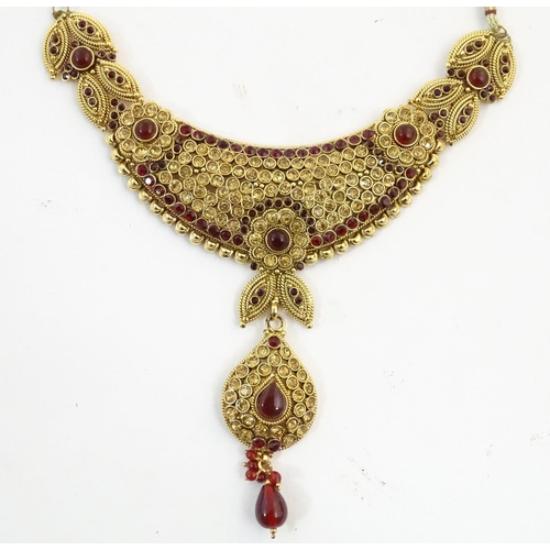 757 - A suite of Asian wedding / bridal jewellery comprising necklace, earrings and maang tikka head piece... 