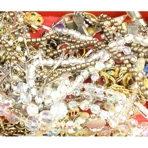 763 - A quantity of assorted costume jewellery to include various brooches, necklaces, etc., a silver pend... 