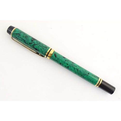 1151 - A cased Waterman 'Le Man 200' fountain pen, with green/black marbled finish and 18K gold nib. Approx... 