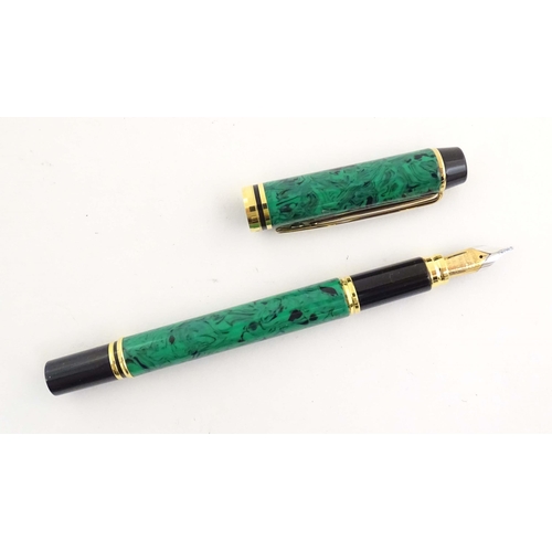 1151 - A cased Waterman 'Le Man 200' fountain pen, with green/black marbled finish and 18K gold nib. Approx... 