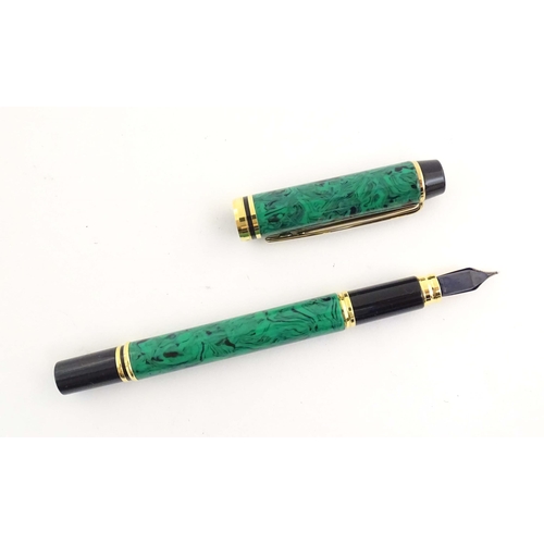 1151 - A cased Waterman 'Le Man 200' fountain pen, with green/black marbled finish and 18K gold nib. Approx... 