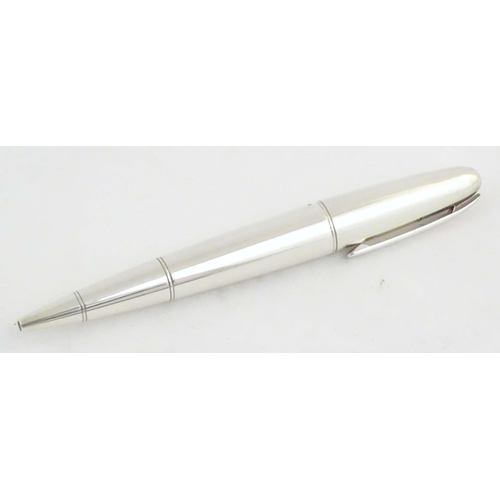 1152 - A cased silver Dunhill 'Torpedo' combination ballpoint & fountain dipping pen, hallmarked 2000 Londo... 