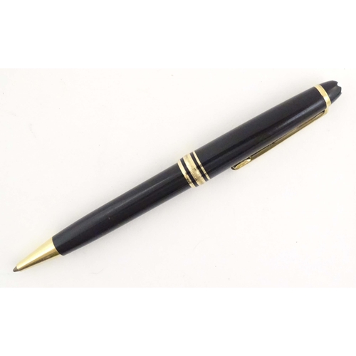 1154 - A cased Montblanc 'Meisterstuck' ballpoint pen, in black finish and decorated with gilt banding. App... 