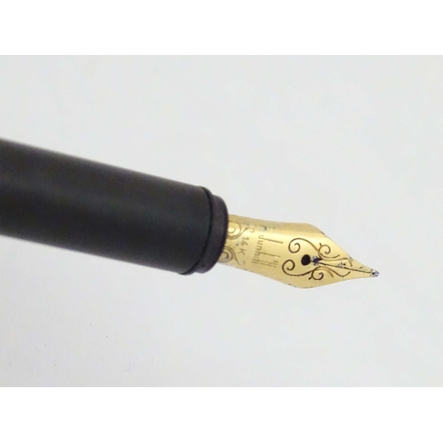 1159 - A Dunhill fountain pen, with rolled finish, gilt mounts and 14K gold nib. Approx. 5 1/2