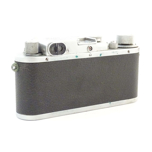 1162 - A c1930s cased Leica 3B 50mm film camera, serial number 346728, fitted with an Leitz Elmar f=5cm len... 