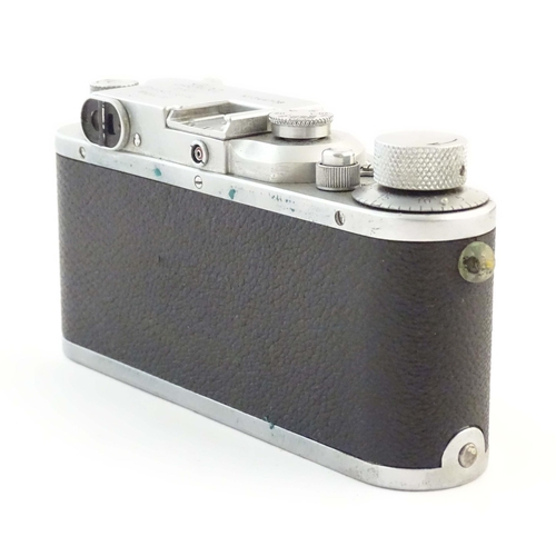 1162 - A c1930s cased Leica 3B 50mm film camera, serial number 346728, fitted with an Leitz Elmar f=5cm len... 