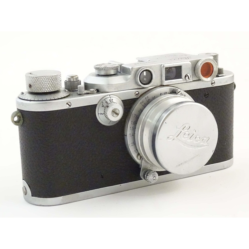 1162 - A c1930s cased Leica 3B 50mm film camera, serial number 346728, fitted with an Leitz Elmar f=5cm len... 