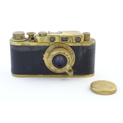 1164 - A mid 20thC Russian copy 'Leica II(D) Olympiada' 35mm film camera, in gilt finish and leather case, ... 