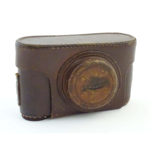 1164 - A mid 20thC Russian copy 'Leica II(D) Olympiada' 35mm film camera, in gilt finish and leather case, ... 