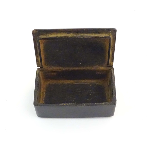 1199 - A 19thC lacquered snuff box with a hinged lid. Approx. 2 1/4