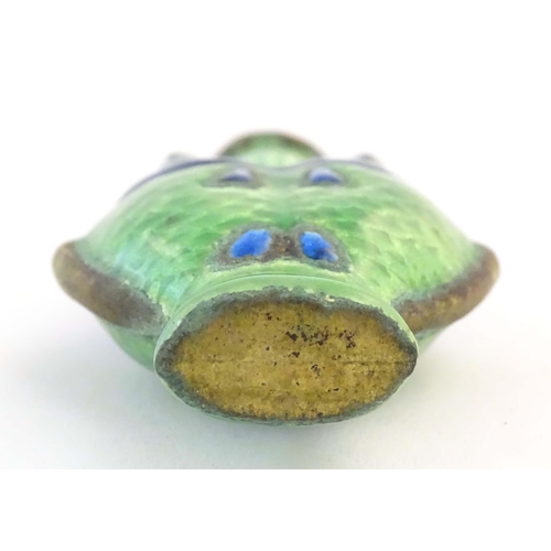 1220 - A 20thC snuff bottle with enamel fish decoration with rose quartz cabochon to lid. Approx. 2 3/4