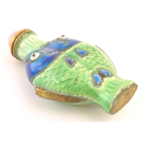 1220 - A 20thC snuff bottle with enamel fish decoration with rose quartz cabochon to lid. Approx. 2 3/4