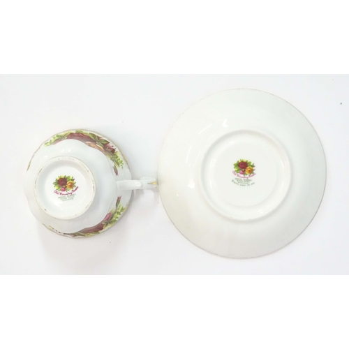 206 - A large quantity of Royal Albert tea and dinner wares in the Old Country Roses pattern comprising di... 