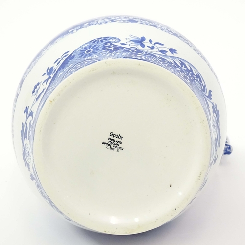 207 - A quantity of blue and white Copeland Spode and Spode tea and dinner wares in the Italian pattern to... 