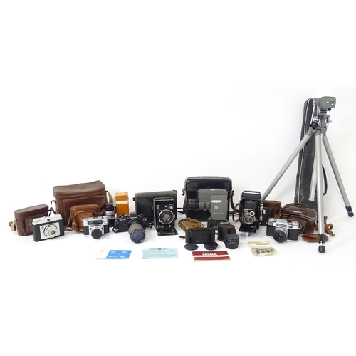 1165 - A quantity of 20thC film cameras and equipment, comprising: a Canon 8-2 cinecamera, a cased Braun Pa... 