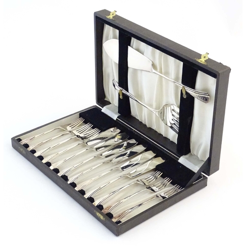 549 - A cased silver plate six place set of fish eaters and servers with Art Deco style decoration.