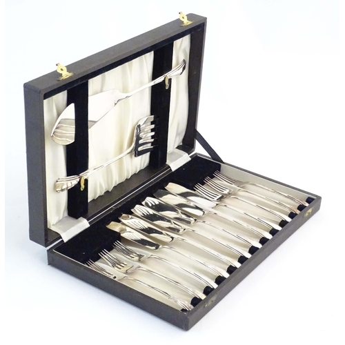 549 - A cased silver plate six place set of fish eaters and servers with Art Deco style decoration.