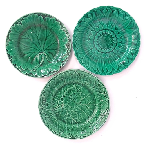 87 - A quantity of assorted majolica leaf plates to include examples by Wedgwood, Davenport, etc. Some ma... 