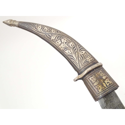 977 - A 19thC Eastern Khanjar / Jambiya dagger, the curved 5 1/2