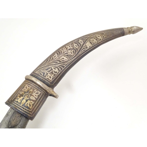 977 - A 19thC Eastern Khanjar / Jambiya dagger, the curved 5 1/2