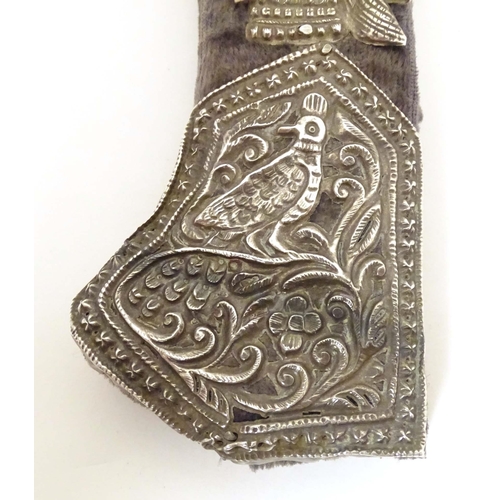 978 - Militaria: an early to mid 20thC cased Nepalese / East Asian knife, the 5