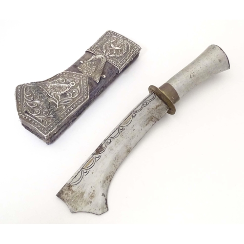 978 - Militaria: an early to mid 20thC cased Nepalese / East Asian knife, the 5