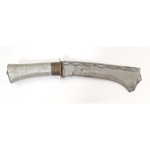 978 - Militaria: an early to mid 20thC cased Nepalese / East Asian knife, the 5