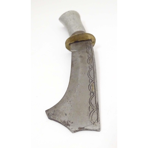 978 - Militaria: an early to mid 20thC cased Nepalese / East Asian knife, the 5