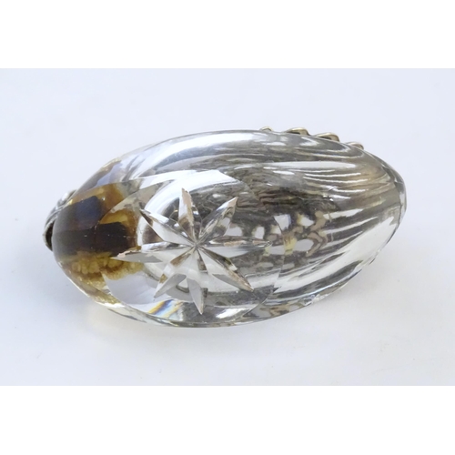 481 - A cut glass salt with silver mounts modelled as a swan. Approx. 2 3/4