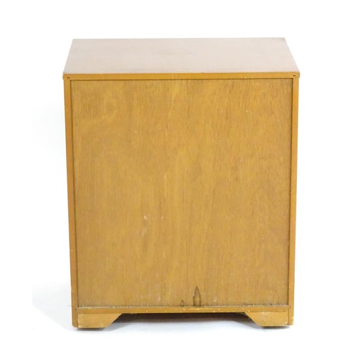 18 - Vintage retro, mid-century: a Schreiber small chest of four drawers, standing on castors, 28