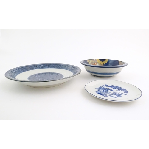 32 - A quantity of Oriental items to include a blue and white plate decorated with a landscape scene, a b... 