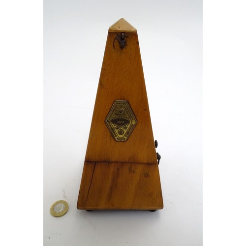 1059 - An early 20thC clockwork metronome, the pyramid case bearing brass plaque for 'Metronome Maelzel' an... 