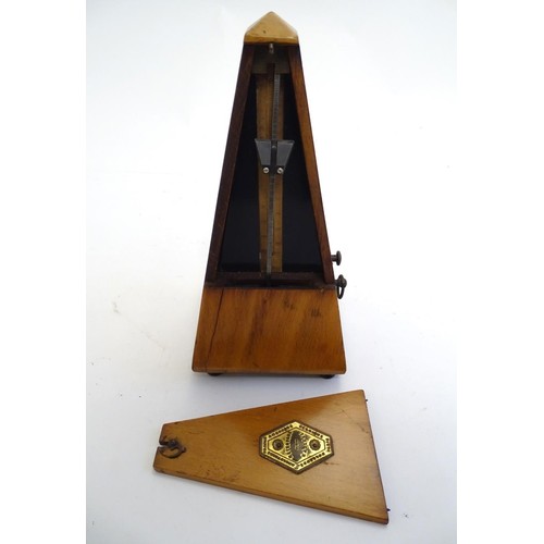 1059 - An early 20thC clockwork metronome, the pyramid case bearing brass plaque for 'Metronome Maelzel' an... 