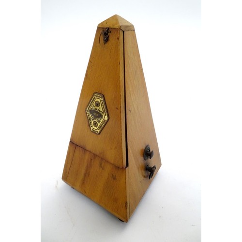 1059 - An early 20thC clockwork metronome, the pyramid case bearing brass plaque for 'Metronome Maelzel' an... 