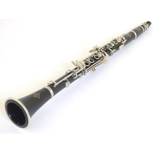 1061 - Musical Instrument : an early 21stC B12 model Bb clarinet by Buffet Crampon & Cie, Paris. Constructe... 