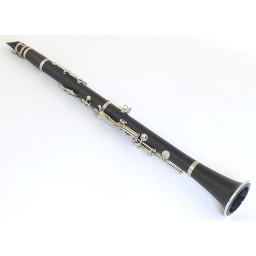 1061 - Musical Instrument : an early 21stC B12 model Bb clarinet by Buffet Crampon & Cie, Paris. Constructe... 