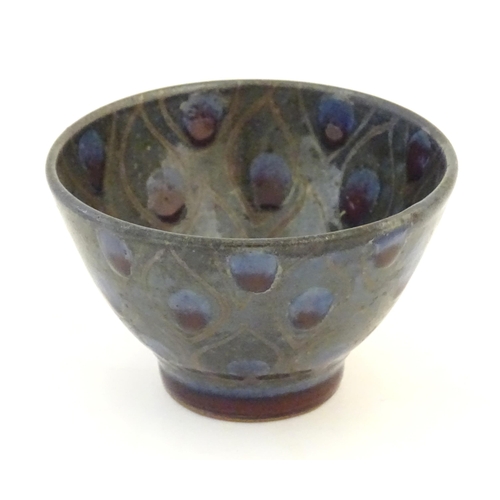 53 - A 20thC small studio pottery bowl with stylised feather detail. Stamped Horne to rim of foot. Approx... 
